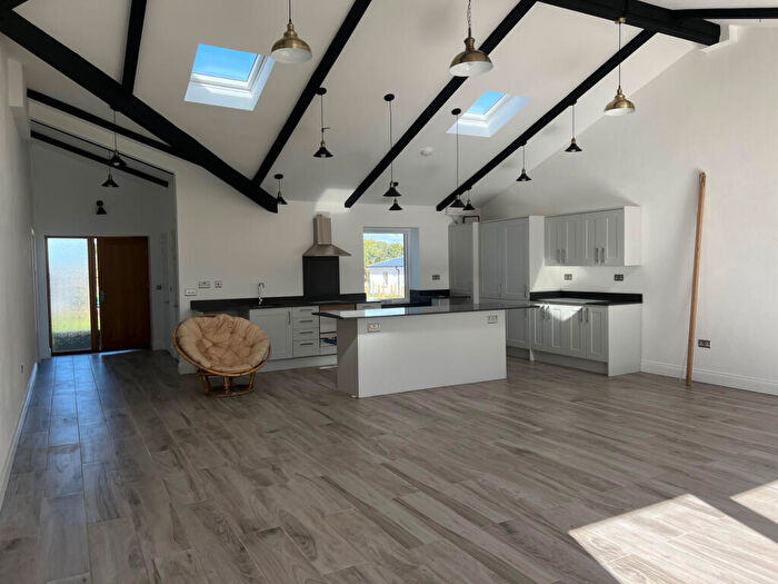 3 Bedroom Bungalow To Rent In Hounds Grove, Noak Hill, Essex, RM4