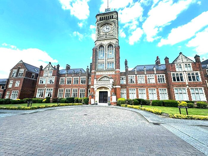 3 Bedroom Flat To Rent In Royal Connaught Park, Bushey, WD23