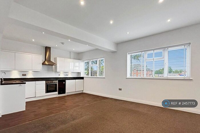 2 Bedroom Flat To Rent In Ashton Lane, Sale, M33