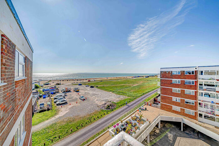 2 Bedroom Flat For Sale In Annes Court, PO11