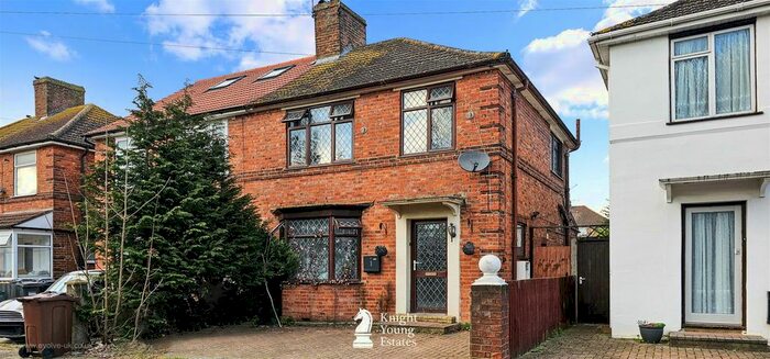 3 Bedroom Semi Detached House For Sale In Colwyn Crescent, Hounslow, TW3