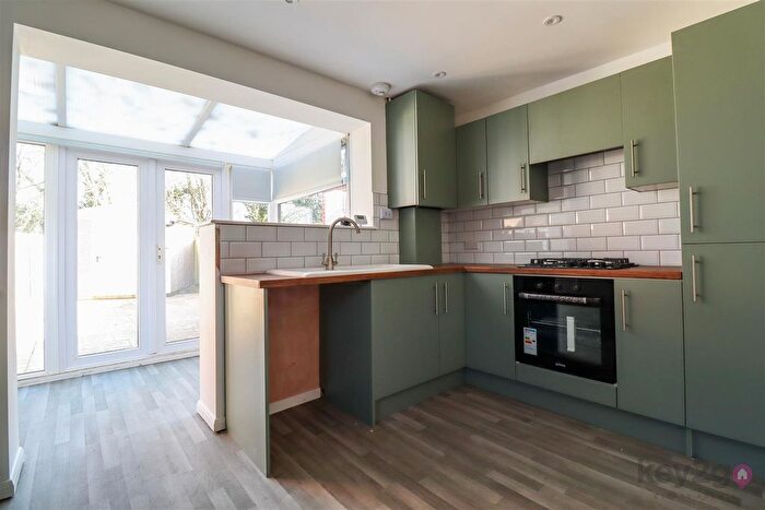 2 Bedroom Semi-detached House For Sale In Oakworth Close, Halfway, Sheffield, S20
