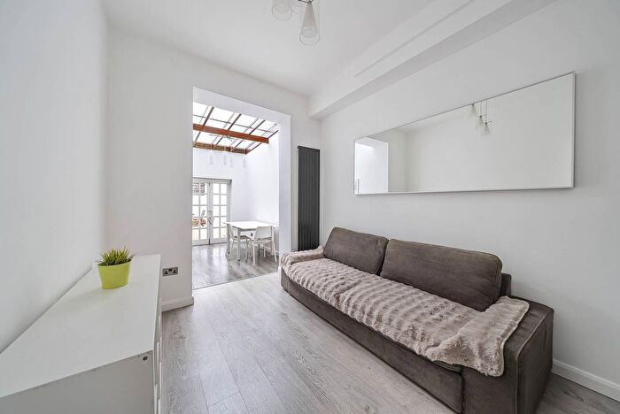 2 Bedroom Flat To Rent In Greyhound Road, Barons Court, London, W6