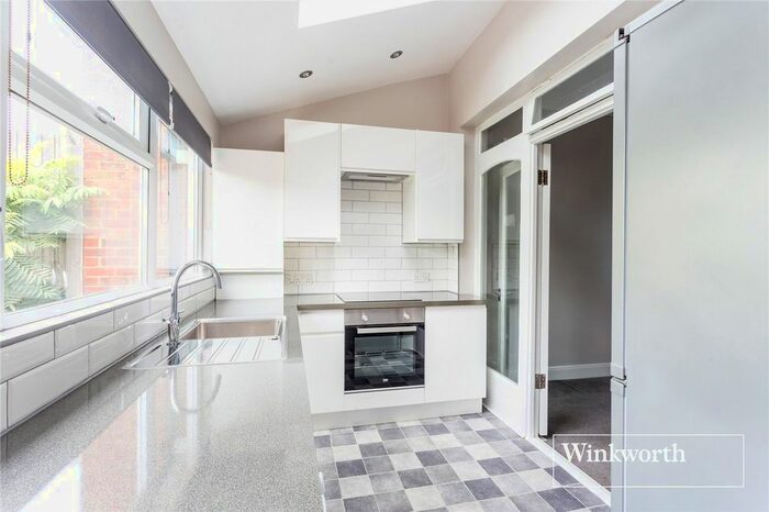 2 Bedroom Flat To Rent In Queens Avenue, Finchley, London N3