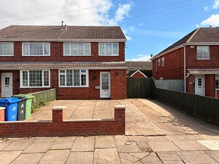 3 Bedroom Semi-Detached House To Rent In St Nicholas Drive, Wybers Wood, Grimsby, DN37
