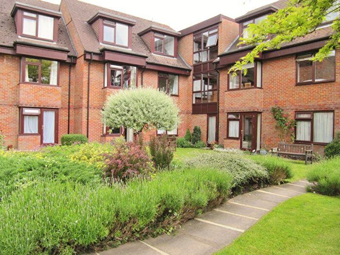 2 Bedroom Flat To Rent In Dean Street - Central Marlow, SL7