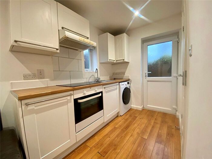 1 Bedroom Flat To Rent In Elm Park Road, Reading, Berkshire, RG30