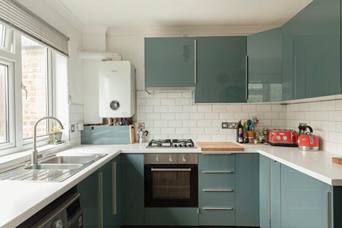 2 Bedroom Flat For Sale In Blythe Hill, Honor Oak, SE6