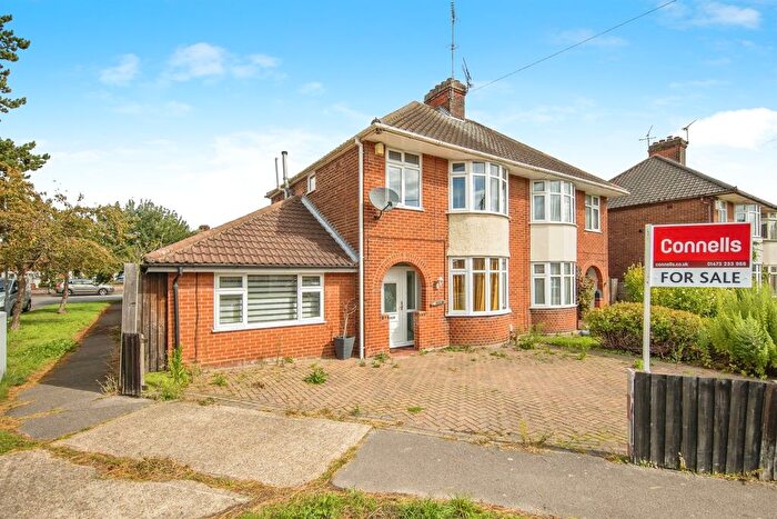 4 Bedroom Semi-detached House For Sale In Felixstowe Road, Ipswich, IP3