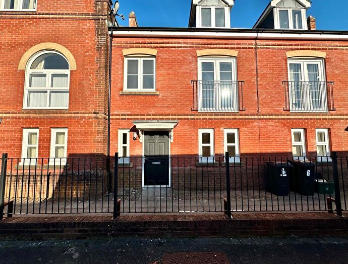 4 Bedroom Terraced House To Rent In Janes Court, Tiverton, EX16