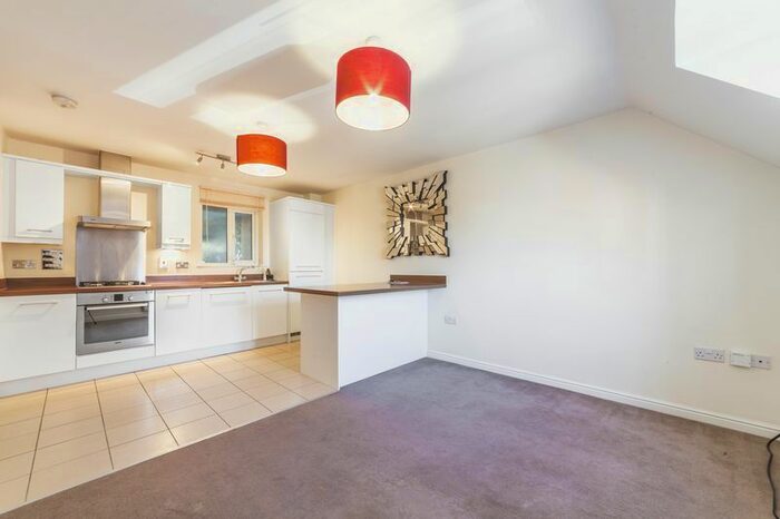 2 Bedroom Property To Rent In Fidgeon Close, Bromley, BR1