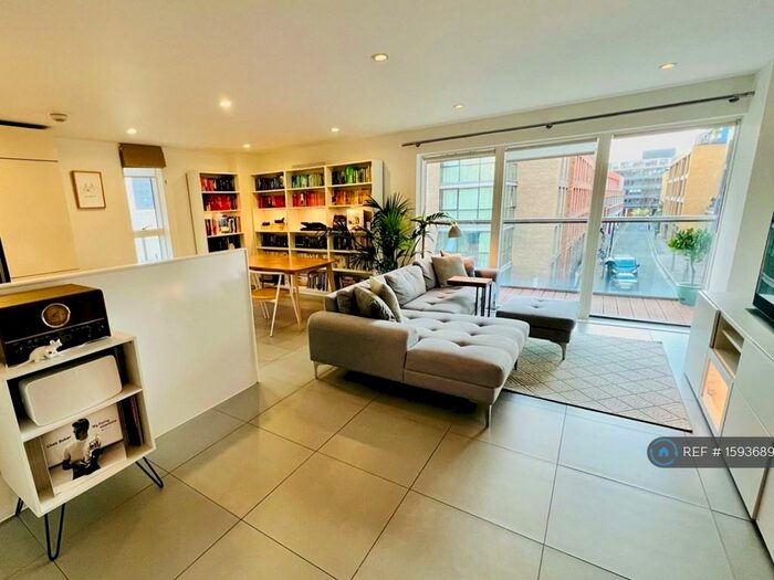 3 Bedroom Flat To Rent In Dance Square, London, EC1V