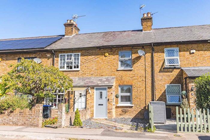 2 Bedroom Cottage For Sale In Norwood Lane, Iver Heath, SL0