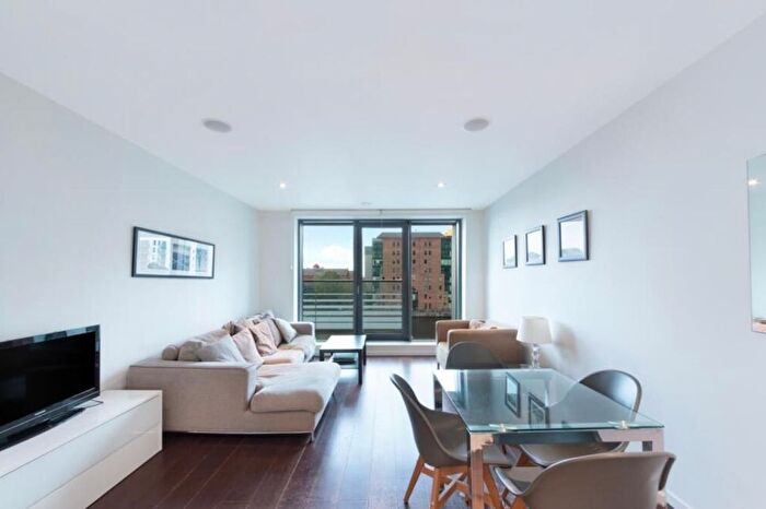 2 Bedroom Flat To Rent In Oakland Quay, Canary Wharf, London, E14