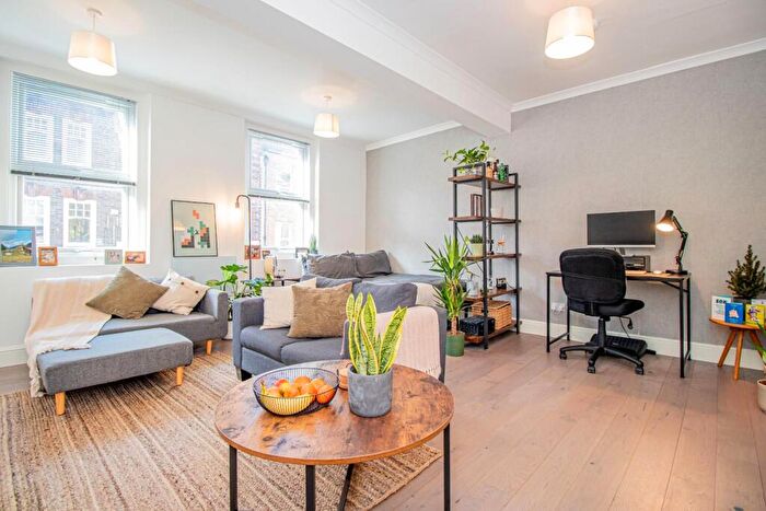 Studio To Rent In Brick Lane, London, E1