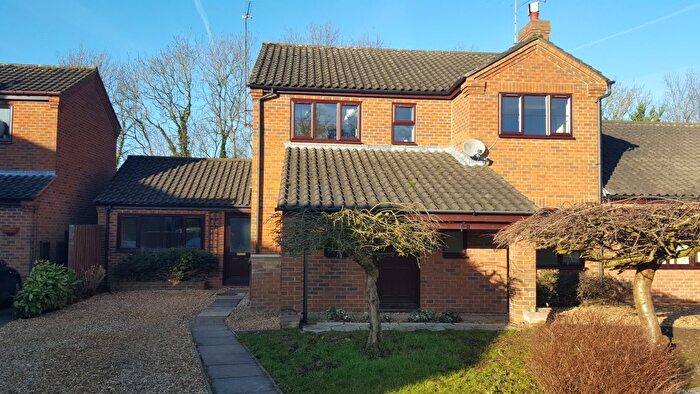 4 Bedroom Semi-Detached House To Rent In Victoria Close, Rushden, NN10