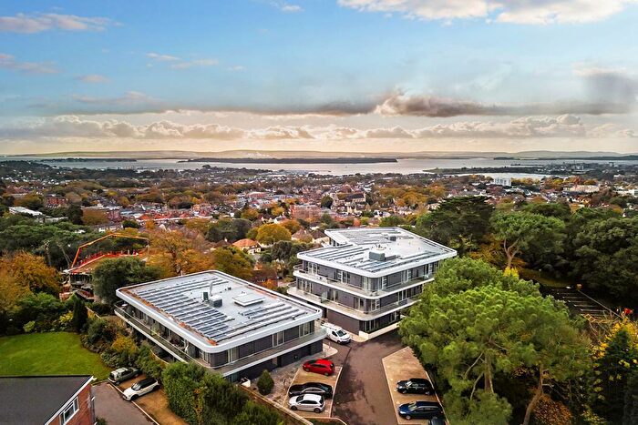 2 Bedroom Apartment For Sale In Mount Road, Parkstone, BH14