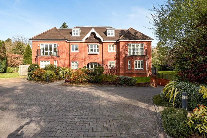 2 Bedroom Apartment To Rent In Windlesham, Surrey, GU20