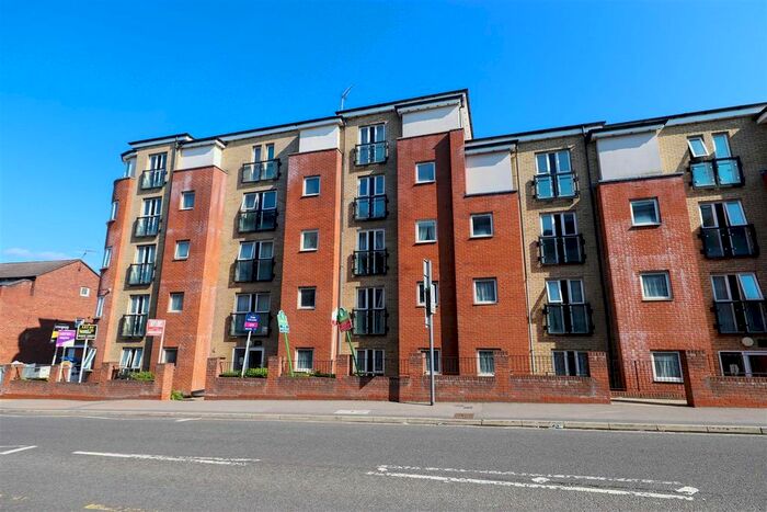 2 Bedroom Flat To Rent In Lucida Court, Whippendell Road, Watford, WD18