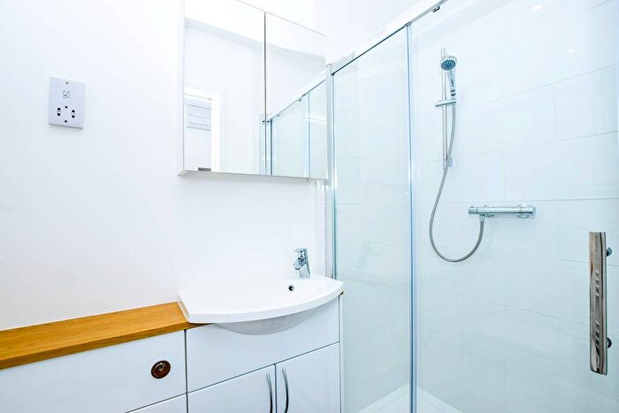 2 Bedroom Flat To Rent In Cedar Walk, Hemel Hempstead, HP3