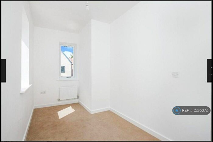 5 Bedroom Terraced House To Rent In Hughes Road, Hainault, IG6