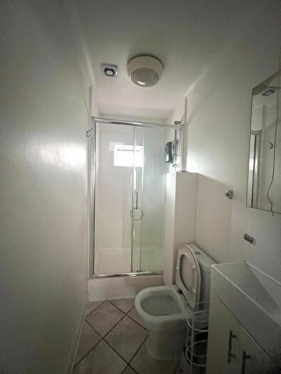 7 Bedroom Semi-Detached House To Rent In Central Avenue, Hayes, UB3