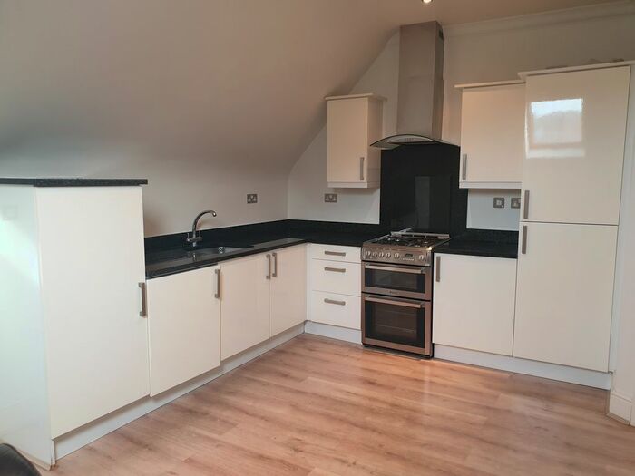 2 Bedroom Flat To Rent In Wellington Road, Wanstead, E11
