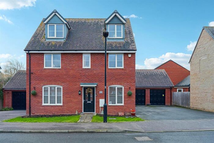 5 Bedroom Detached House For Sale In Herberts Meadow, Clifton, Shefford, SG17