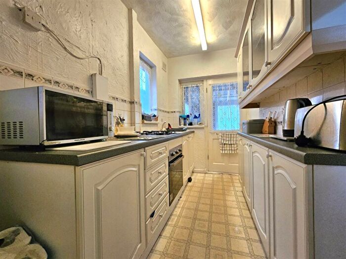 3 Bedroom End Of Terrace House For Sale In Glencroft Road, Solihull, B92