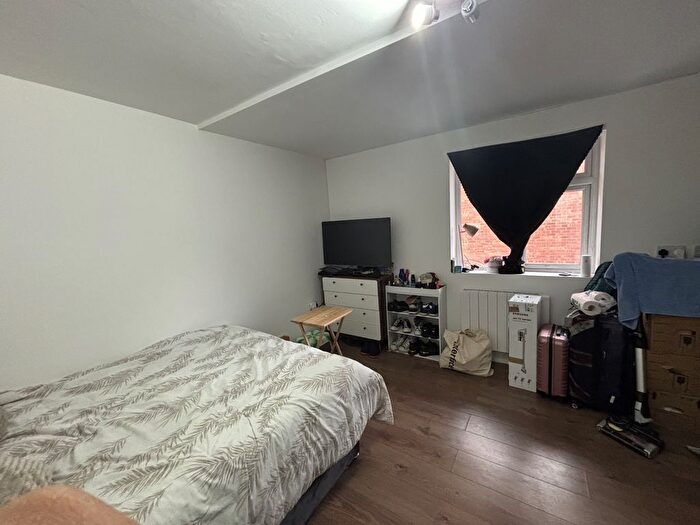 Studio To Rent In Colney Hatch Lane, N10