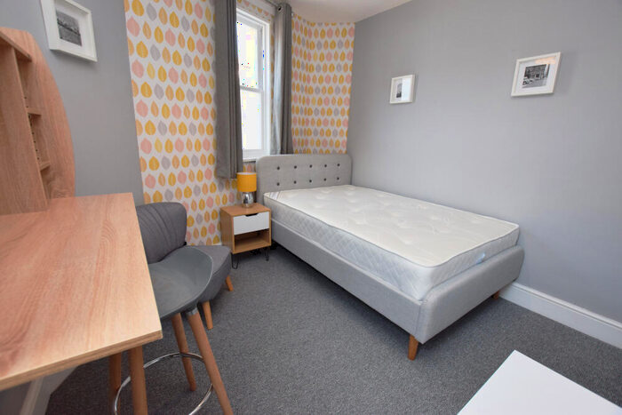 6 Bedroom Terraced House To Rent In Burns Street, Abington, Northampton, NN1