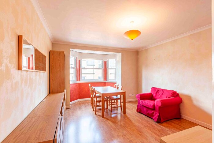 2 Bedroom Flat To Rent In Millar Crescent, Edinburgh, EH10