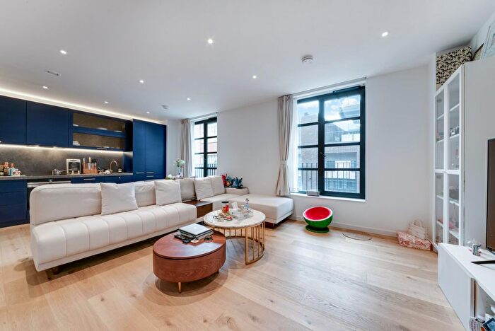 3 Bedroom Property To Rent In Orchard Place, Goodluck Hope, London, E14