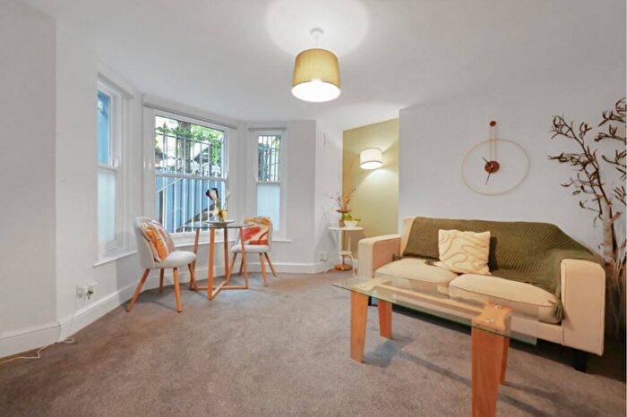 1 Bedroom Flat To Rent In Chesterton Road, London, W10