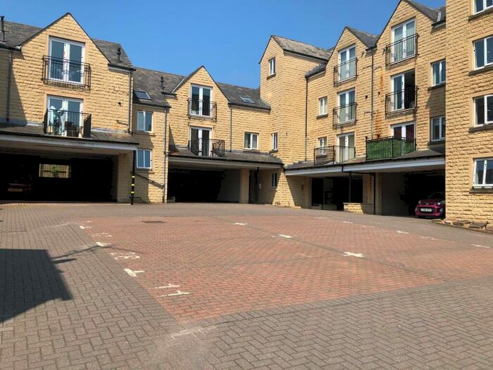 2 Bedroom Apartment To Rent In Winchester Court, Boothtown, Halifax, HX3