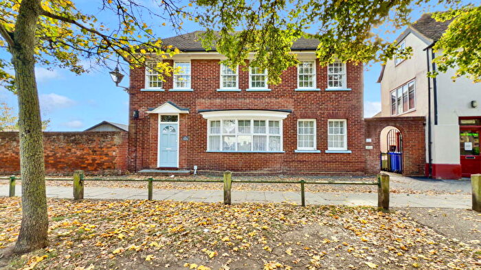 1 Bedroom Flat For Sale In Court Mews, , Cross Lane, ME10