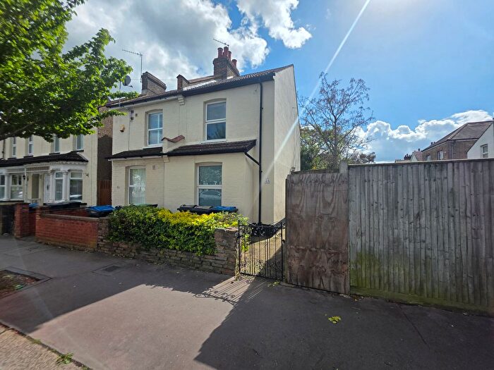 2 Bedroom Semi Detached House For Sale In Exeter Road, Croydon, CR0