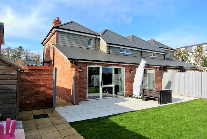 4 Bedroom Property To Rent In Great Charta Close, Englefield Green, Egham, TW20