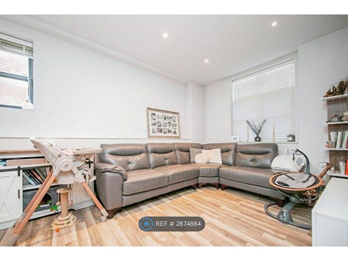 2 Bedroom Flat To Rent In Crown House, Colchester, CO2