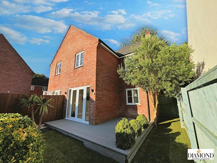 3 Bedroom Semi-Detached House To Rent In Whitestone Drive, Tiverton, EX16