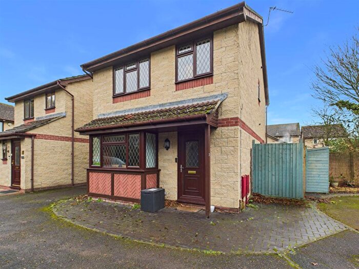 3 Bedroom Link Detached House For Sale In Thomas Moore Close, Churchdown, Gloucester, GL3