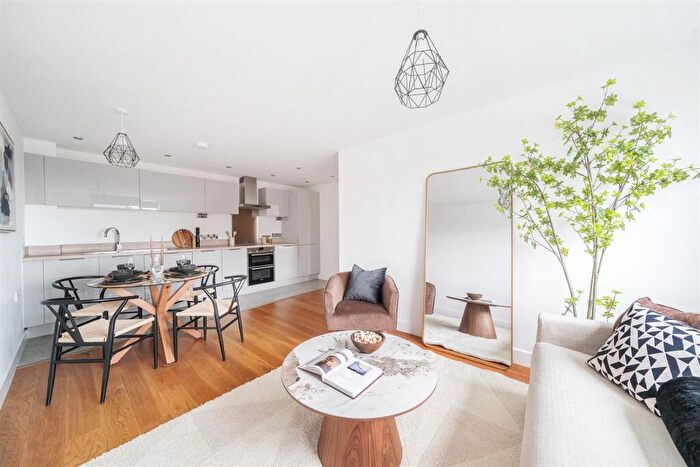 2 Bedroom Apartment For Sale In Trinity Court, Southernhay East, Exeter, EX1