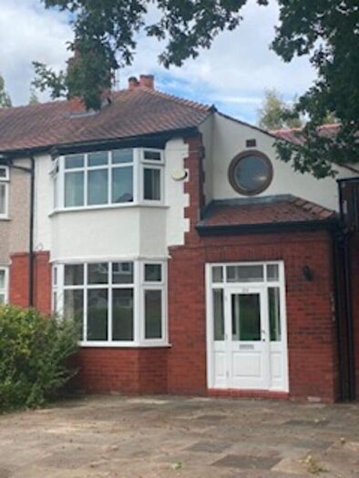 4 Bedroom Semi-Detached House To Rent In Dalston Drive, Didsbury, M20