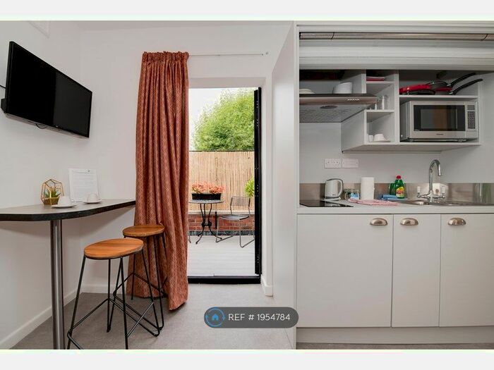 Studio To Rent In Victoria Road South, Southsea, PO5