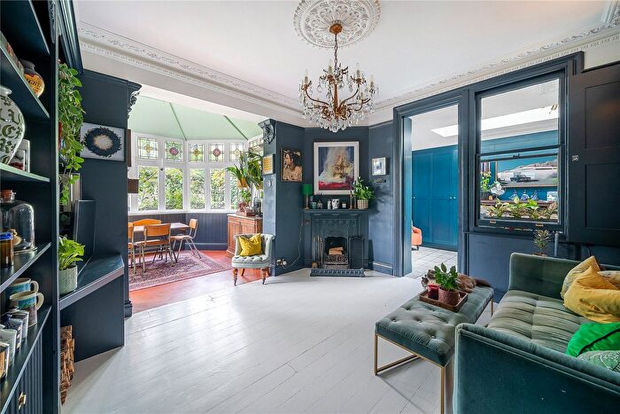 3 Bedroom Flat For Sale In Palace Road, London, SW2