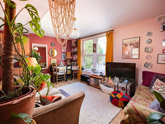 2 Bedroom Flat For Sale In Stapleton Road, Easton, BS5