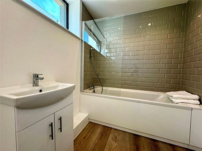 2 Bedroom Flat For Sale In Farnborough Road, Farnborough, Hampshire, GU14