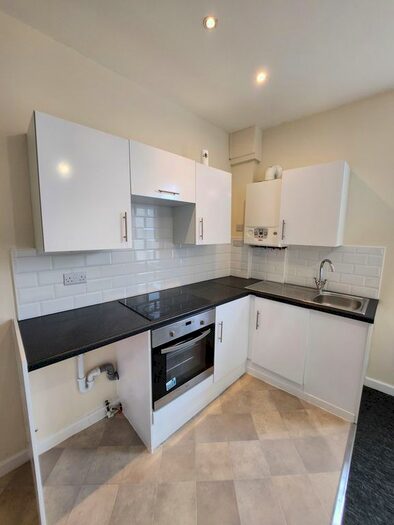 2 Bedroom Flat To Rent In Halesowen Road, Netherton, Dudley, DY2