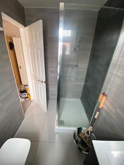 5 Bedroom Semi-Detached House To Rent In Babington Road, London, NW4