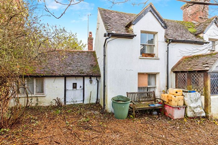 3 Bedroom Semi-Detached House For Sale In Worthing Road, Dial Post, Horsham, RH13